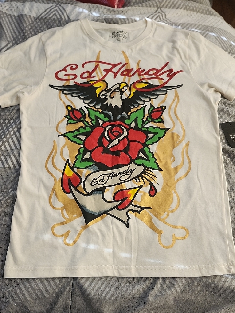 NWT! Women's Ed Hardy Ivory Tee with Red Rose, Green Leaves & Gold Flames: Small